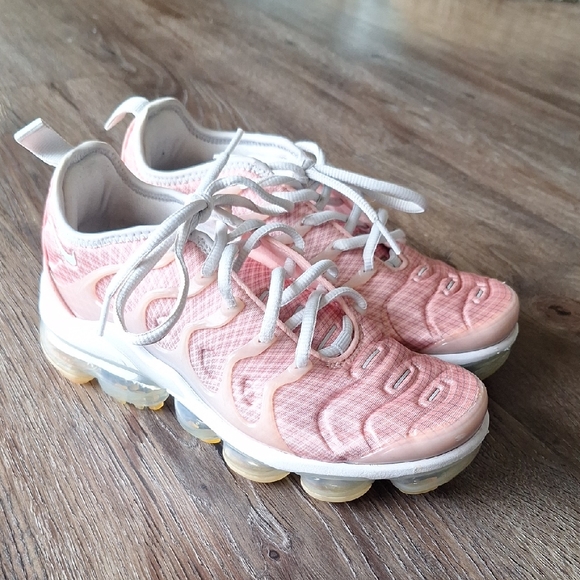 Nike Air Vapormax Plus Bleached Coral Sneaker Size 6.5 - Picture 1 of 8